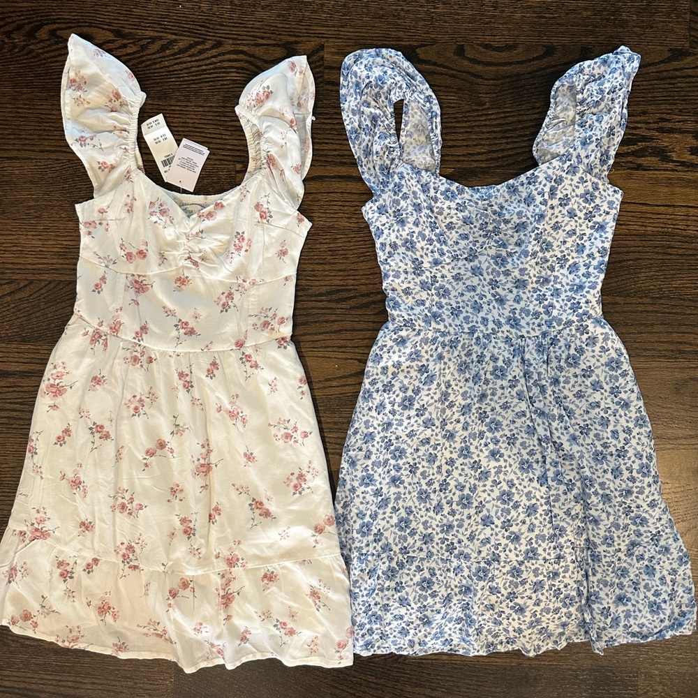 Bundle of 2 Hollister dresses, both sz XS. Cream is NWT, blue is like new.